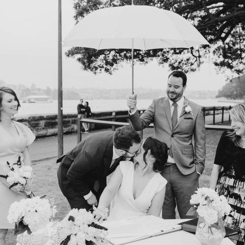 MikeCarolsigningkiss.jpg